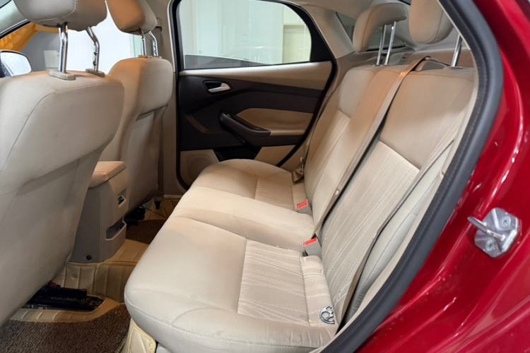 Used Ford Focus 2018 Sedan Classic 1.6L Automatic Comfort Plus Smart Drive Version Interior 6