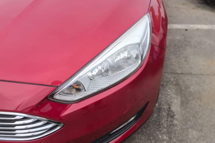 Used Ford Focus 2018 Sedan Classic 1.6L Automatic Trendy SmartDrive Edition Left Front Headlight