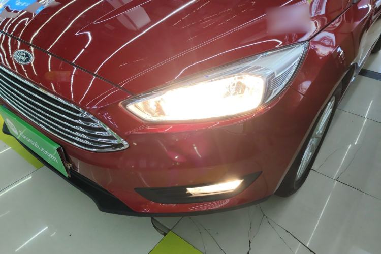 Used Ford Focus 2018 Sedan Classic 1.6L Automatic Trendy SmartDrive Edition Left Front Headlight