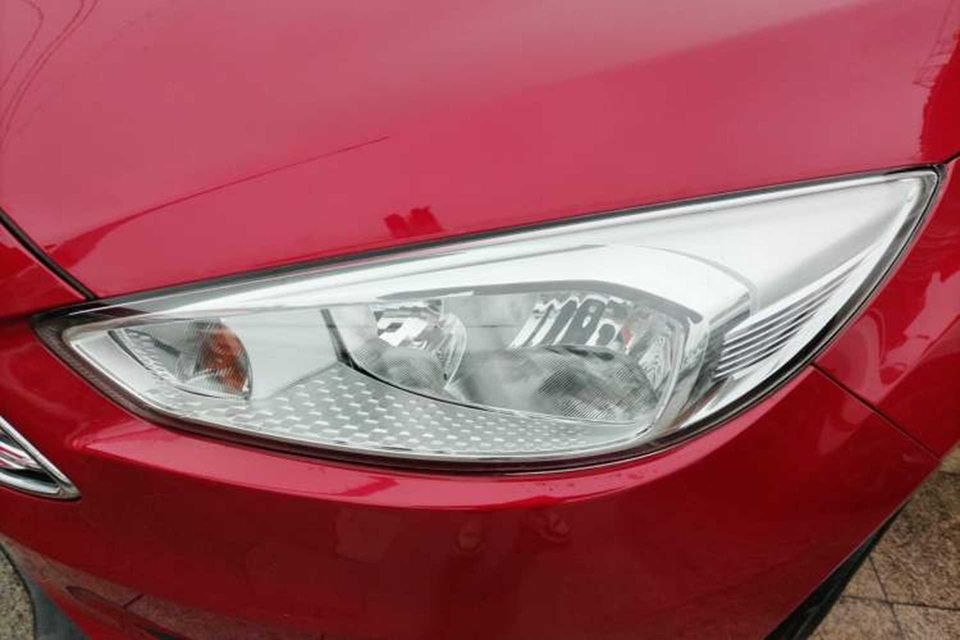 Used Ford Focus 2018 Sedan Classic 1.6L Automatic Trendy SmartDrive Edition Left Front Headlight