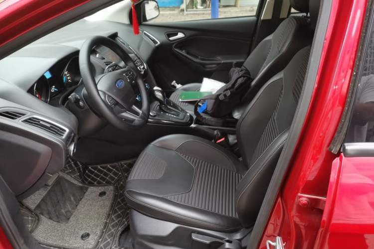 Used Ford Focus 2018 Hatchback Classic 1.6L Automatic Trendy SmartDrive Edition Left Front Seat