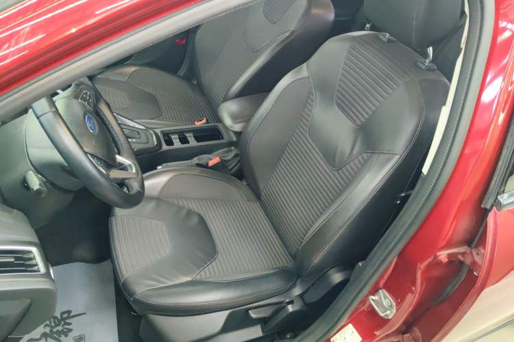 Used Ford Focus 2018 Sedan Classic 1.6L Automatic Trendy SmartDrive Edition Left Front Seat