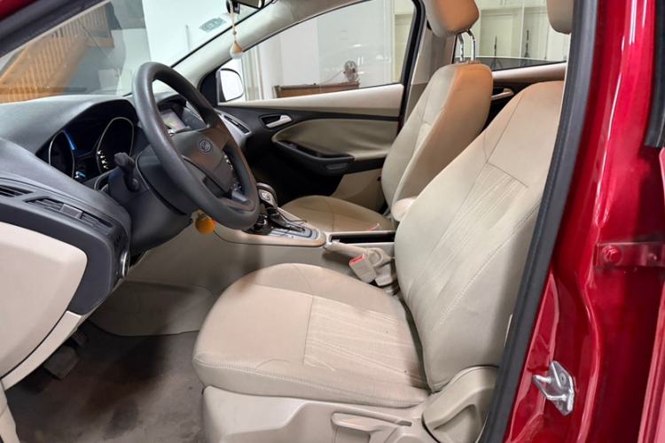 Used Ford Focus 2018 Sedan Classic 1.6L Automatic Comfort Plus Smart Drive Version Left Front Seat