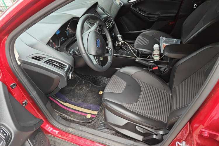 Used Ford Focus 2018 Sedan Classic 1.6L Automatic Trendy SmartDrive Edition Left Front Seat