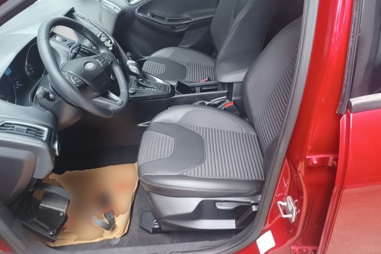 Used Ford Focus 2018 Sedan Classic 1.6L Automatic Trendy SmartDrive Edition Left Front Seat