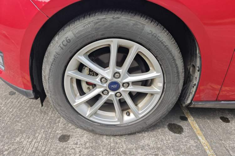 Used Ford Focus 2018 Hatchback Classic EcoBoost 180 Automatic Elite Model Left Front Wheel Hub