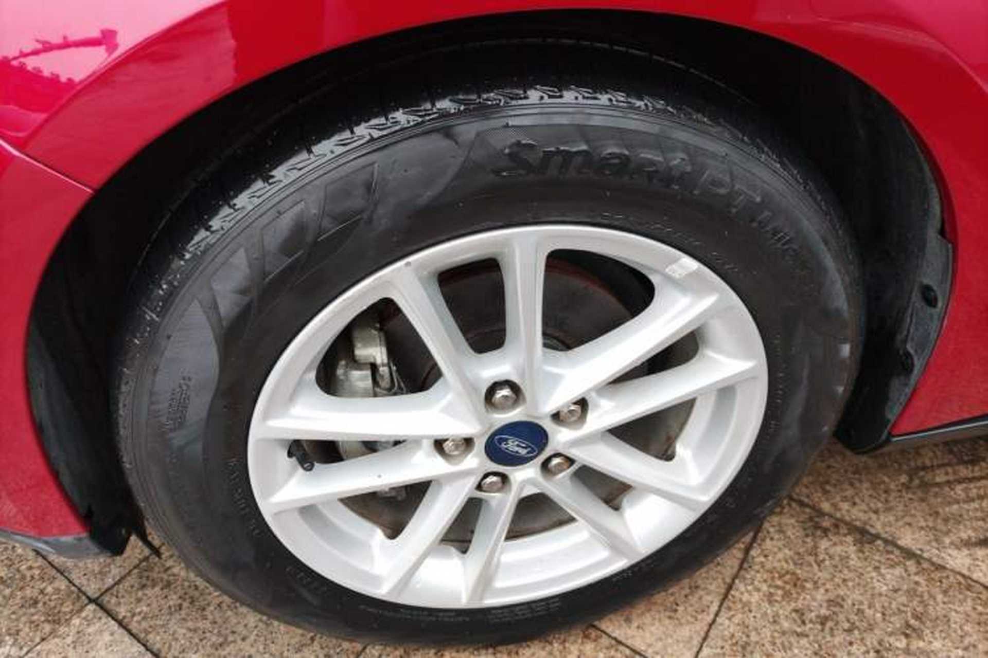 Used Ford Focus 2018 Sedan Classic 1.6L Automatic Trendy SmartDrive Edition Left Front Wheel Hub