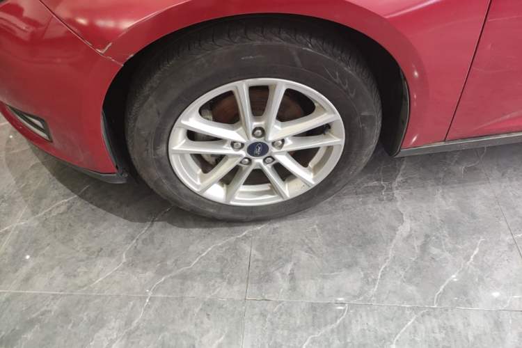Used Ford Focus 2018 Hatchback Classic EcoBoost 180 Automatic Elite Model Left Front Wheel Hub