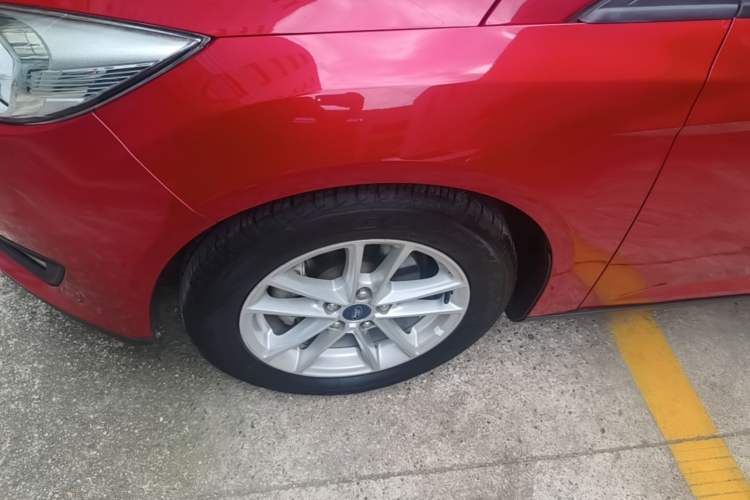 Used Ford Focus 2018 Sedan Classic 1.6L Automatic Trendy SmartDrive Edition Left Front Wheel Hub