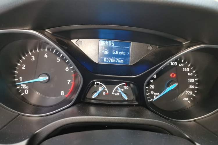 Used Ford Focus 2018 Hatchback Classic 1.6L Automatic Trendy SmartDrive Edition Odometer Close Up