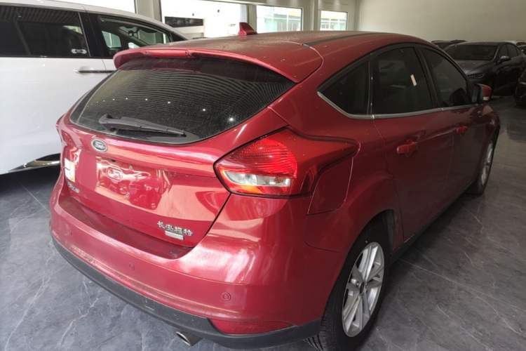 Used Ford Focus 2018 Hatchback Classic EcoBoost 180 Automatic Elite Model Rear Right 45 Deg