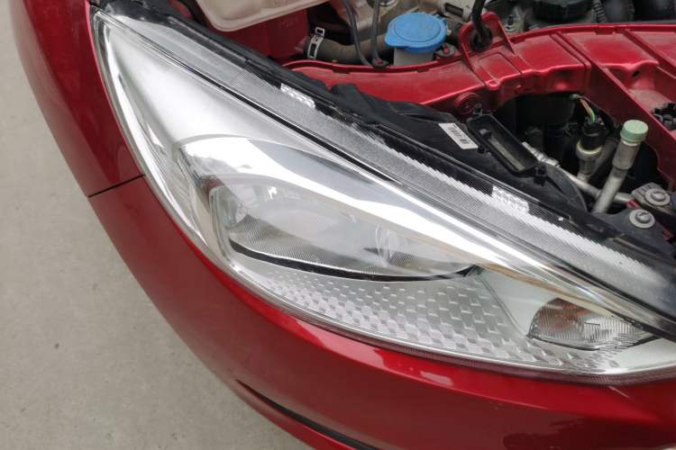 Used Ford Focus 2018 Hatchback Classic 1.6L Automatic Trendy SmartDrive Edition Right Front Headlight