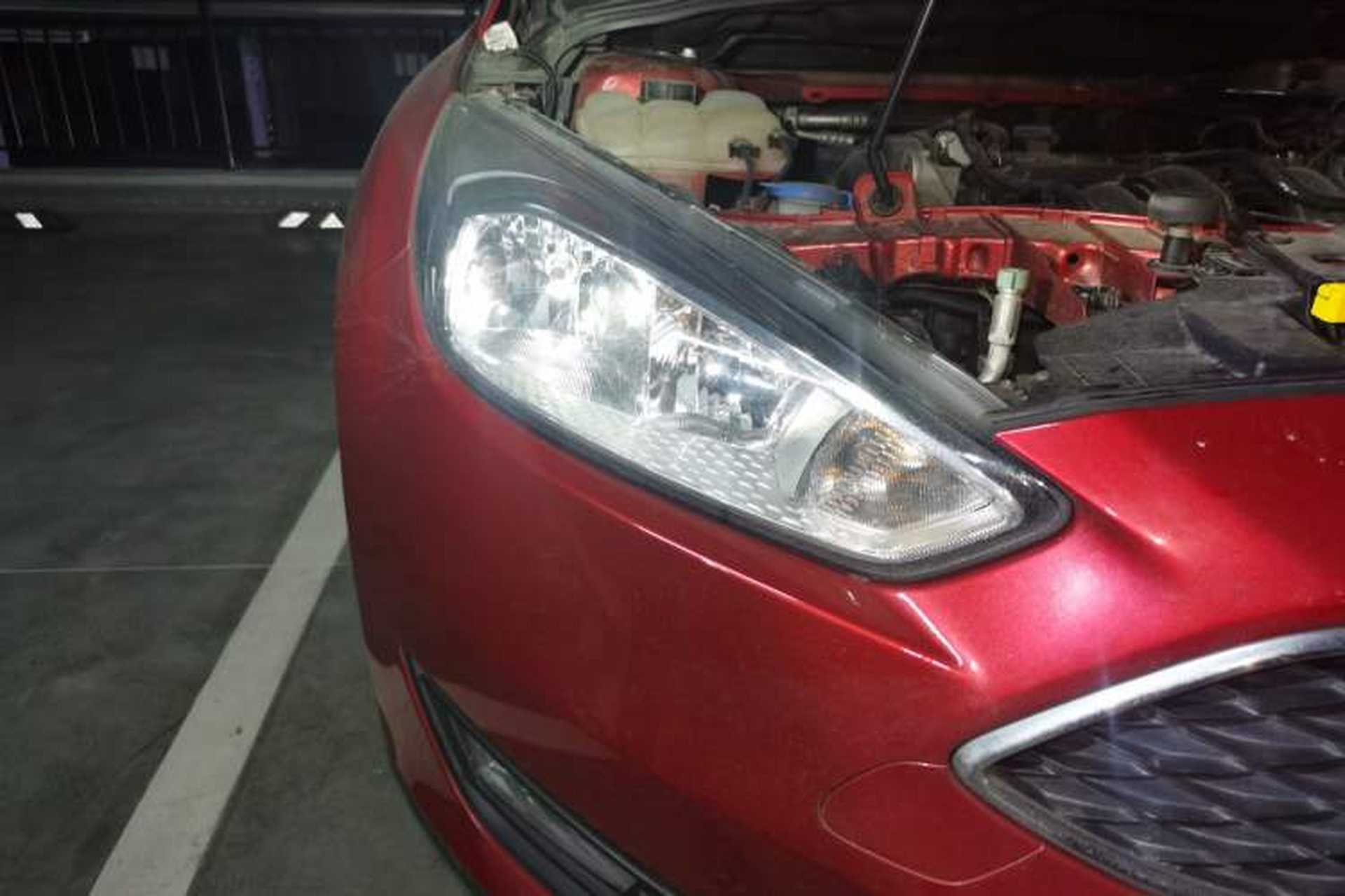 Used Ford Focus 2018 Hatchback Classic 1.6L Automatic Trendy SmartDrive Edition Right Front Headlight