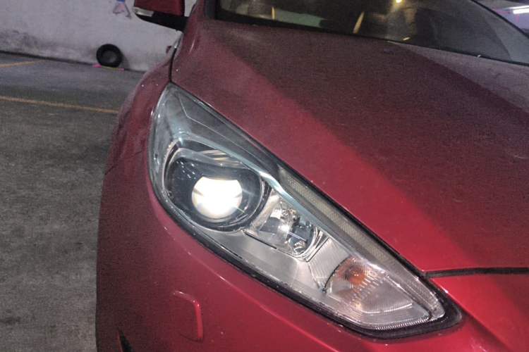 Used Ford Focus 2018 Hatchback Classic EcoBoost 180 Automatic Sport Edition Right Front Headlight