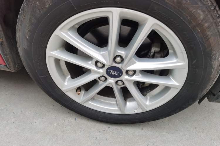 Used Ford Focus 2018 Hatchback Classic 1.6L Automatic Trendy SmartDrive Edition Right Front Wheel Hub
