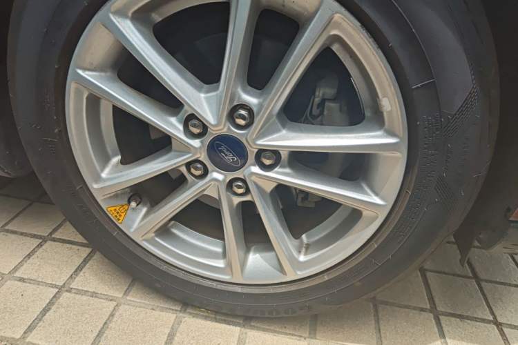 Used Ford Focus 2018 Sedan Classic 1.6L Automatic Trendy SmartDrive Edition Right Front Wheel Hub