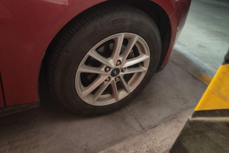 Used Ford Focus 2018 Hatchback Classic EcoBoost 180 Automatic Elite Model Right Front Wheel Hub