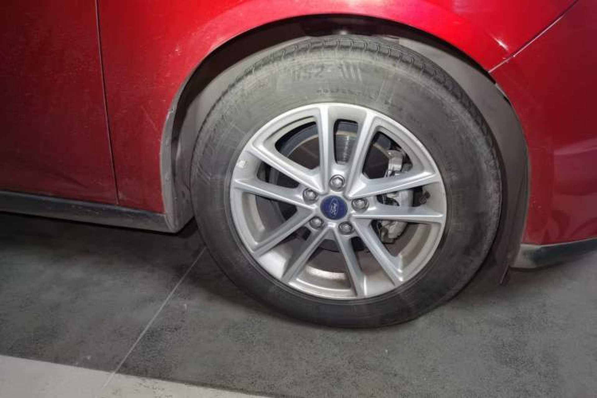 Used Ford Focus 2018 Hatchback Classic 1.6L Automatic Trendy SmartDrive Edition Right Front Wheel Hub