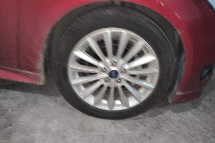 Used Ford Focus 2018 Hatchback Classic EcoBoost 180 Automatic Sport Edition Right Front Wheel Hub