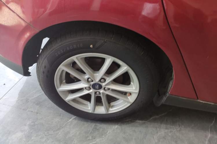 Used Ford Focus 2018 Hatchback Classic EcoBoost 180 Automatic Elite Model Right Rear Wheel Hub