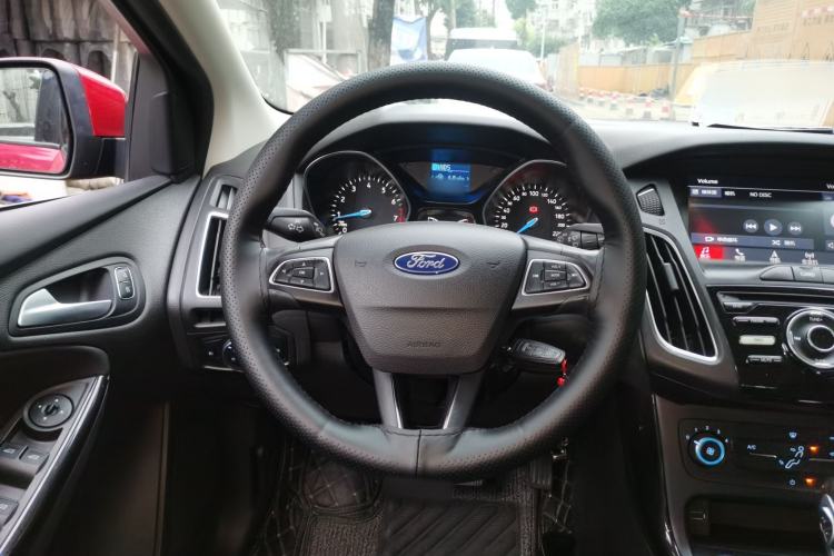 Used Ford Focus 2018 Hatchback Classic 1.6L Automatic Trendy SmartDrive Edition Steering Wheel
