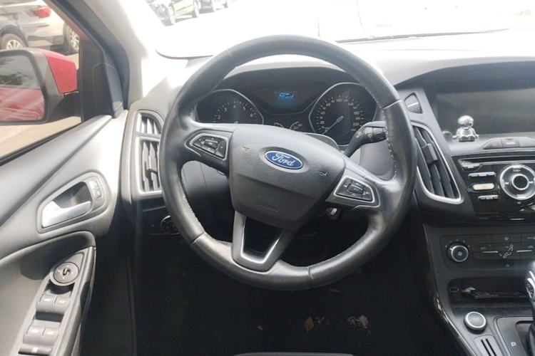 Used Ford Focus 2018 Sedan Classic 1.6L Automatic Trendy SmartDrive Edition Steering Wheel