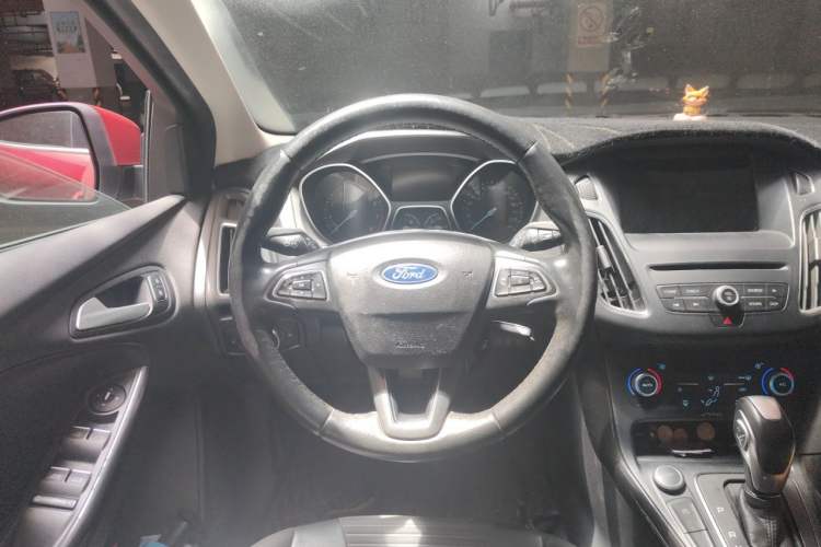 Used Ford Focus 2018 Hatchback Classic EcoBoost 180 Automatic Elite Model Steering Wheel