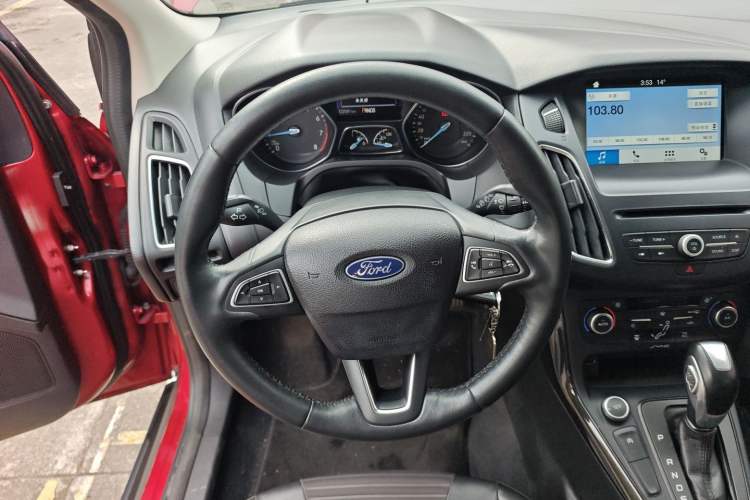 Used Ford Focus 2018 Hatchback Classic EcoBoost 180 Automatic Elite Model Steering Wheel