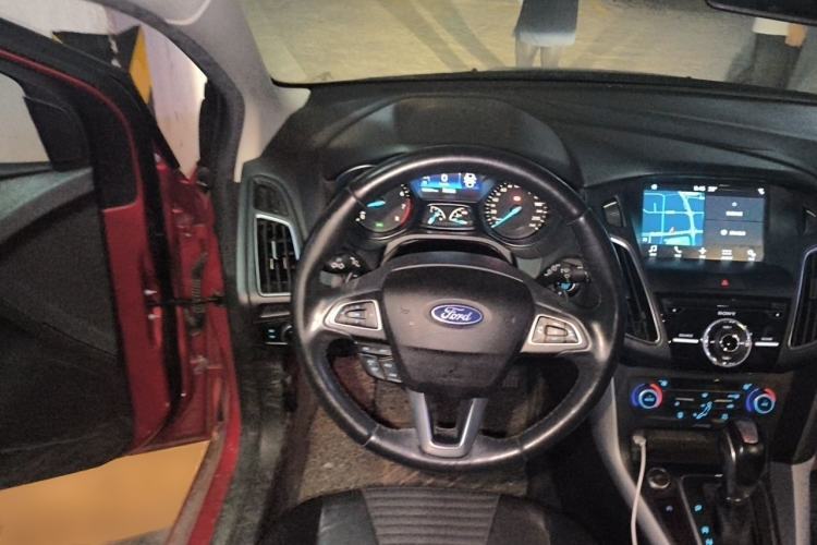 Used Ford Focus 2018 Hatchback Classic EcoBoost 180 Automatic Sport Edition Steering Wheel