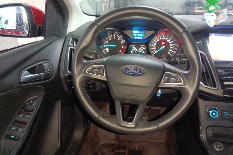 Used Ford Focus 2018 Sedan Classic 1.6L Automatic Trendy SmartDrive Edition Steering Wheel