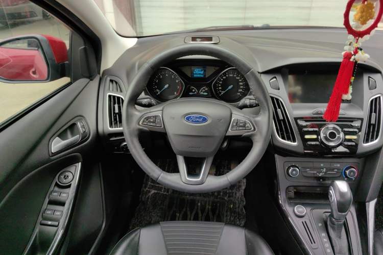 Used Ford Focus 2018 Hatchback Classic 1.6L Automatic Trendy SmartDrive Edition Steering Wheel