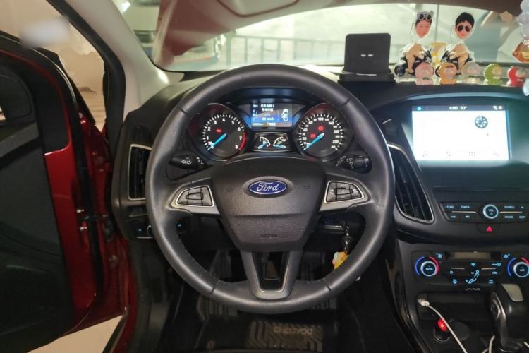 Used Ford Focus 2018 Hatchback Classic EcoBoost 180 Automatic Elite Model Steering Wheel
