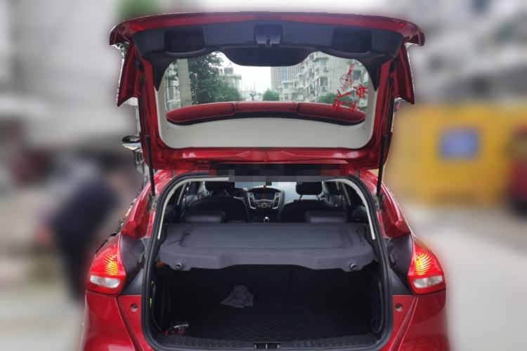 Used Ford Focus 2018 Hatchback Classic 1.6L Automatic Trendy SmartDrive Edition Trunk