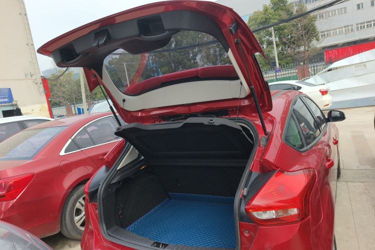 Used Ford Focus 2018 Hatchback Classic 1.6L Automatic Comfort Plus SmartDrive Edition Trunk