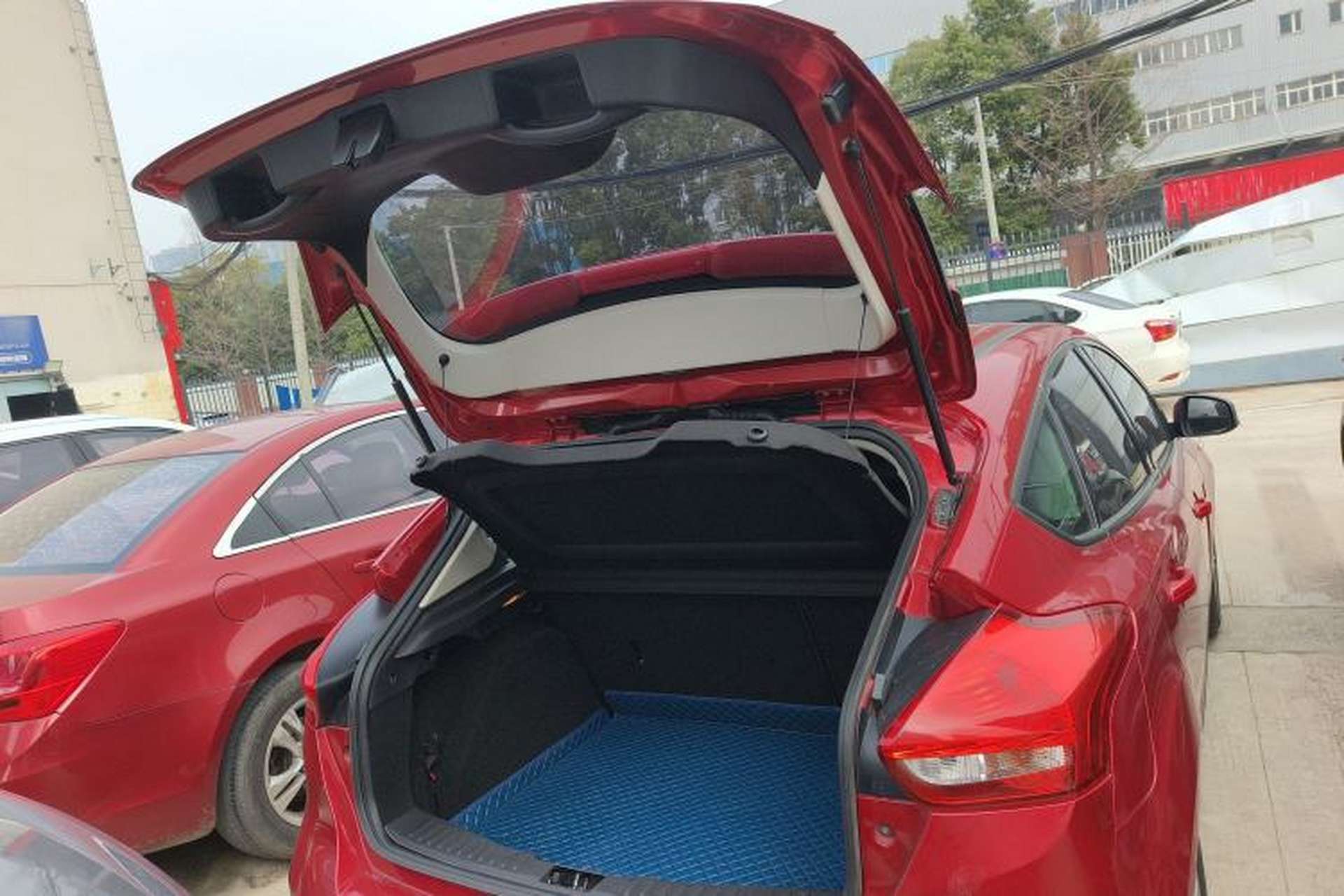 Used Ford Focus 2018 Hatchback Classic 1.6L Automatic Comfort Plus SmartDrive Edition Trunk