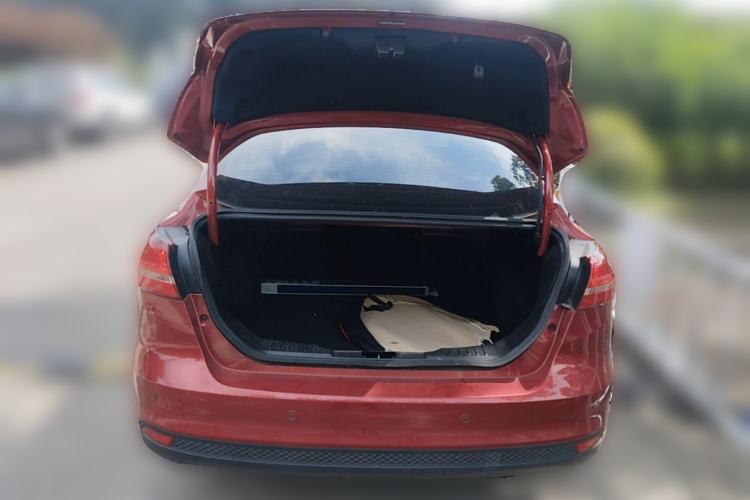 Used Ford Focus 2018 Sedan Classic 1.6L Automatic Trendy SmartDrive Edition Trunk
