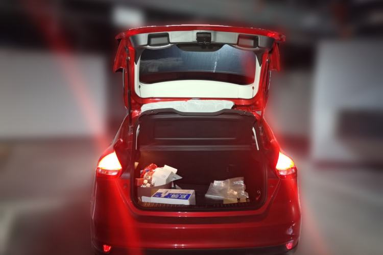 Used Ford Focus 2018 Hatchback Classic 1.6L Automatic Trendy SmartDrive Edition Trunk