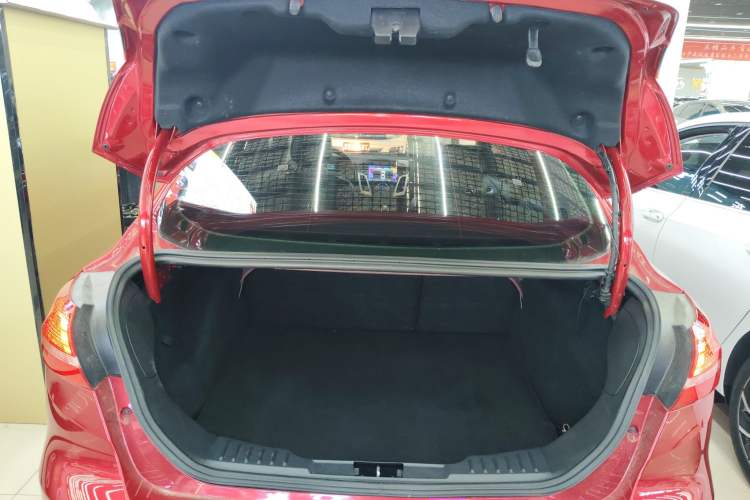Used Ford Focus 2018 Sedan Classic 1.6L Automatic Trendy SmartDrive Edition Trunk
