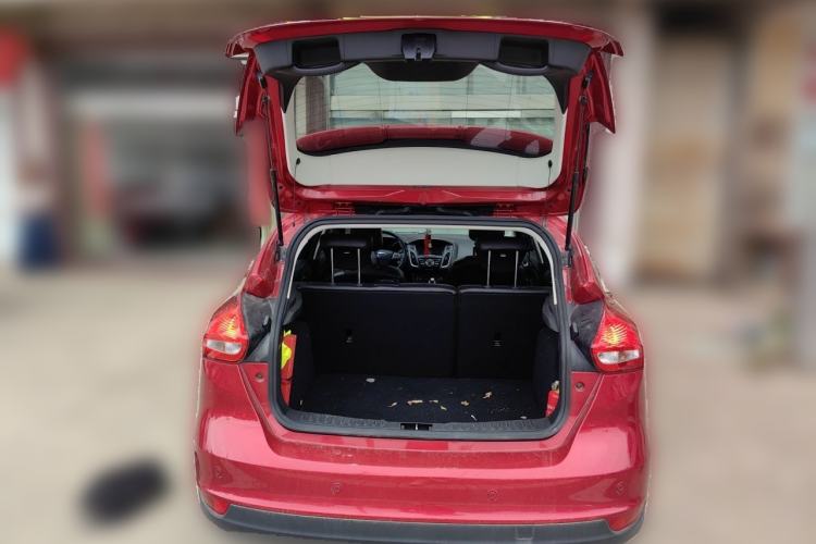 Used Ford Focus 2018 Hatchback Classic 1.6L Automatic Trendy SmartDrive Edition Trunk
