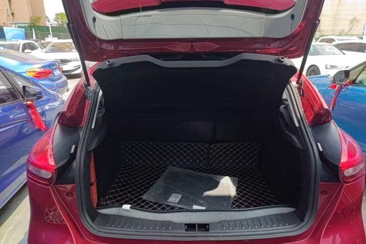 Used Ford Focus 2018 Hatchback Classic 1.6L Automatic Comfort Plus SmartDrive Edition Trunk