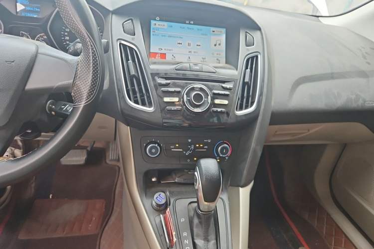 Used Ford Focus 2018 Sedan Classic 1.6L Automatic Comfort Plus Smart Drive Version Audio And AC Panel