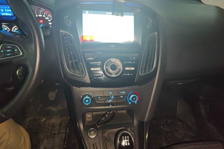 Used Ford Focus 2018 Sedan Classic 1.6L Manual Fashion Edition SmartDrive Version Audio And AC Panel