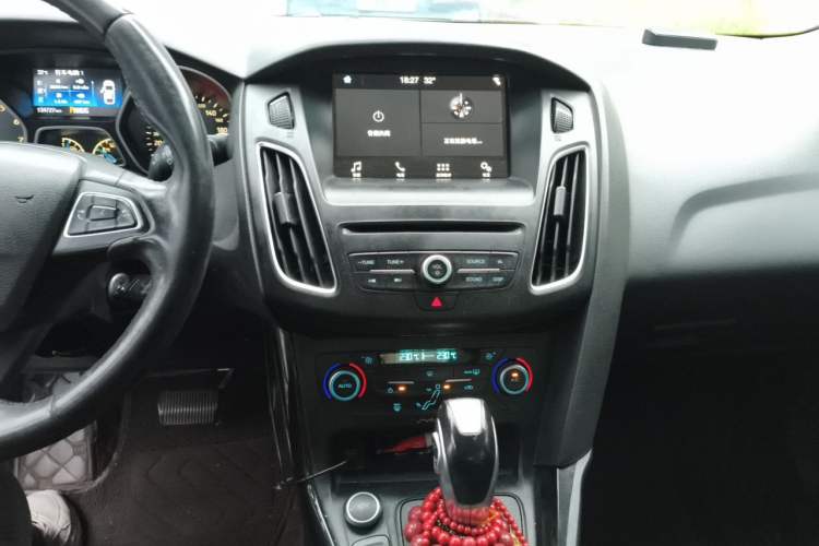 Used Ford Focus 2018 Sedan Classic EcoBoost 180 Automatic Elite Model Audio And AC Panel