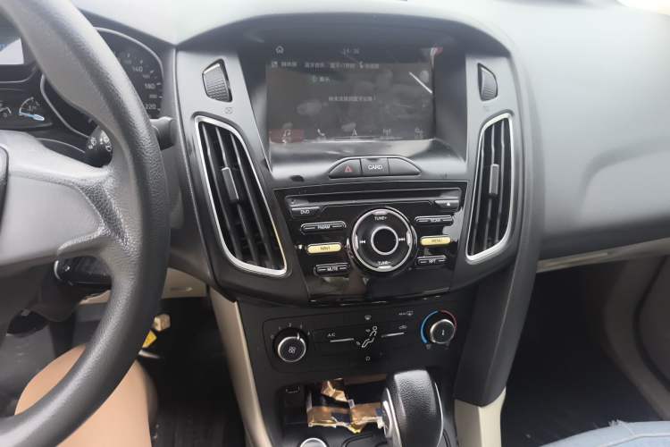 Used Ford Focus 2018 Sedan Classic 1.6L Automatic Comfort Plus Smart Drive Version Audio And AC Panel