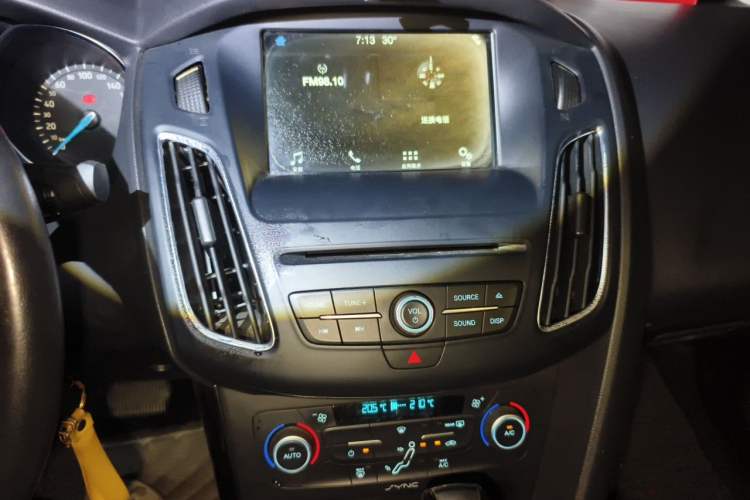 Used Ford Focus 2018 Sedan Classic EcoBoost 180 Automatic Elite Model Audio And AC Panel