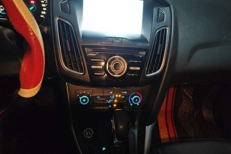 Used Ford Focus 2018 Hatchback Classic 1.6L Automatic Comfort Plus SmartDrive Edition Audio And AC Panel