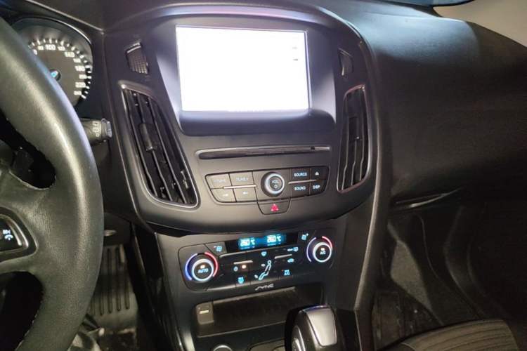 Used Ford Focus 2018 Hatchback Classic EcoBoost 180 Automatic Elite Model Audio And AC Panel