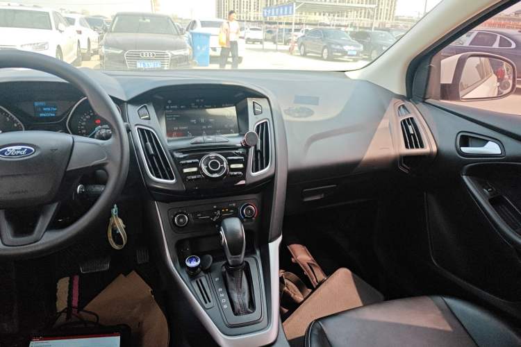 Used Ford Focus 2018 Hatchback Classic 1.6L Automatic Comfort Plus SmartDrive Edition Audio And AC Panel