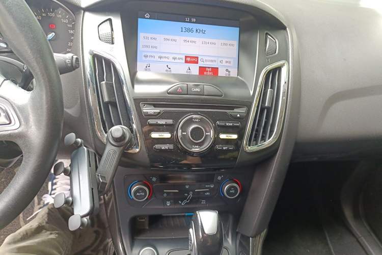 Used Ford Focus 2018 Two-Door Classic EcoBoost 125 Automatic Supercharged Style SmartDrive Edition Audio And AC Panel