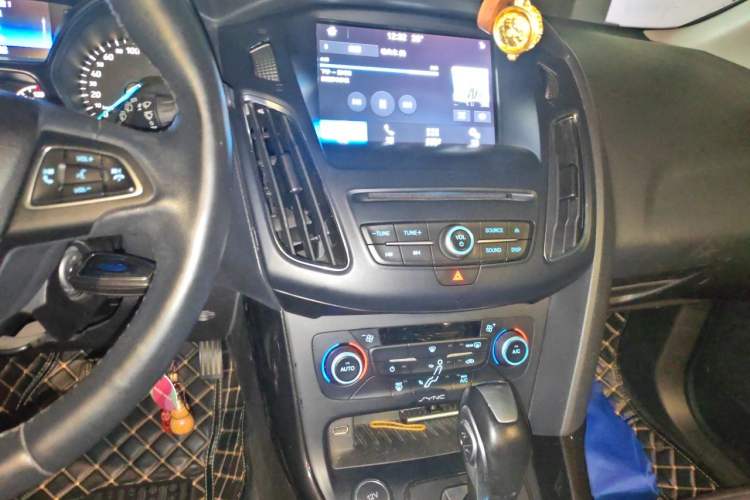 Used Ford Focus 2018 Hatchback Classic EcoBoost 180 Automatic Elite Model Audio And AC Panel